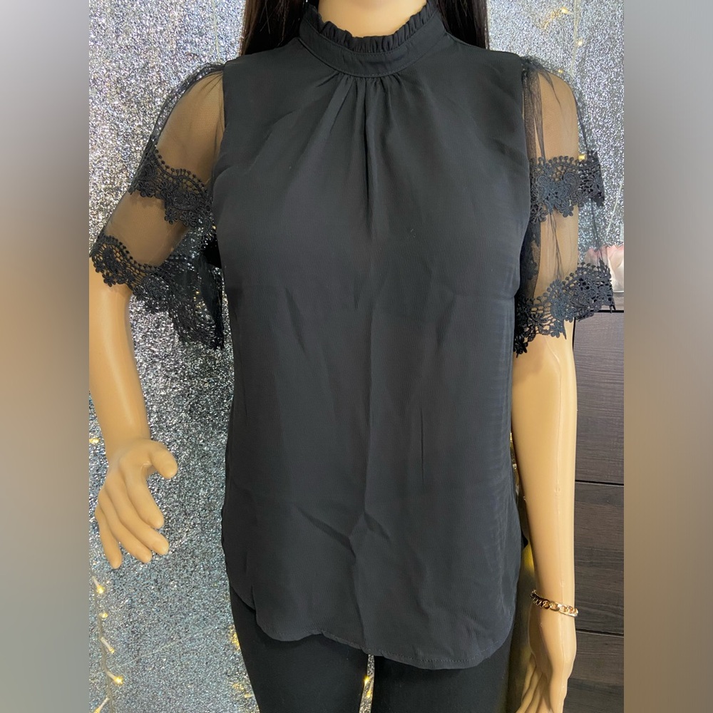 ‼️CLEARANCE Item‼️ | Black Lace Sleeve Blouse